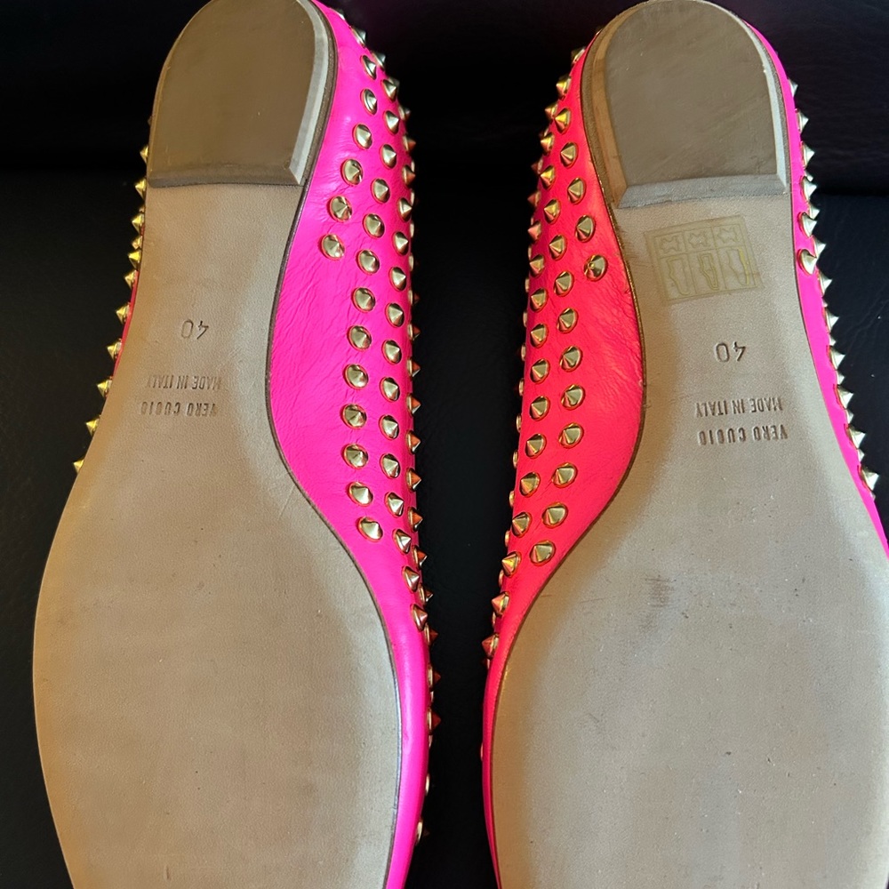 Hot pink leather loafers with gold studs - Sz 10 - Picture 4 of 5